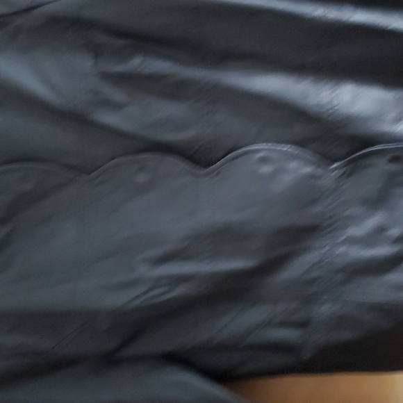 Fitted leather jacket. Princess seams. Scalloped front with snaps. - Picture 2 of 4